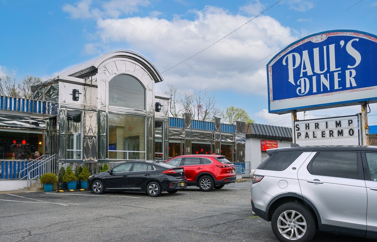 Paul's Diner Mountain Lakes